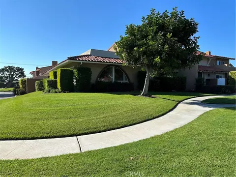 10535 La Rosa Cir, Fountain Valley, CA 92708
