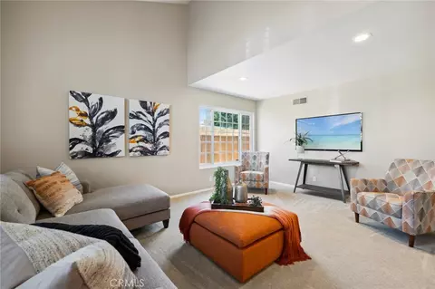 8872 Gallant Dr, Huntington Beach, CA 92646