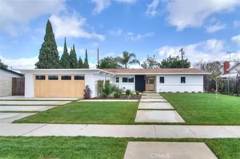 974 Junipero Dr, Costa Mesa, CA 92626