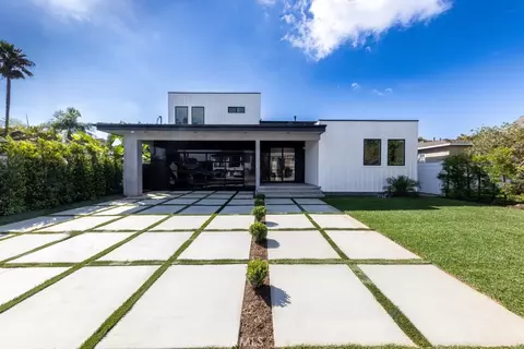 281 E 20th St, Costa Mesa, CA 92627