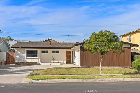 19781 Carmania Ln, Huntington Beach, CA 92646