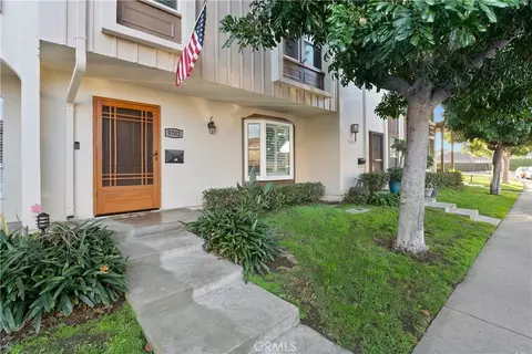 9702 Villa Pacific Dr, Huntington Beach, CA 92646