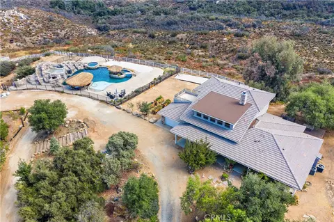 34720 S Main Divide Rd, Lake Elsinore, CA 92530