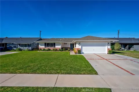 19411 Pitcairn Ln, Huntington Beach, CA 92646