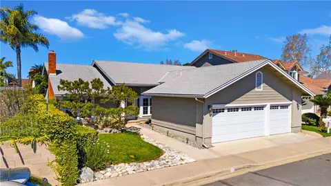 3 Dorchester E, Irvine, CA 92620