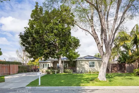 944 Cedar Pl, Costa Mesa, CA 92627
