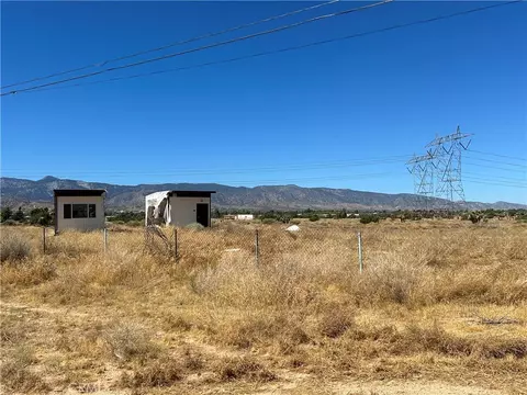 5755 Coyote Rd, Phelan, CA 92371