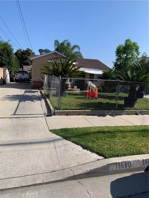 11648 208th St, Lakewood, CA 90715