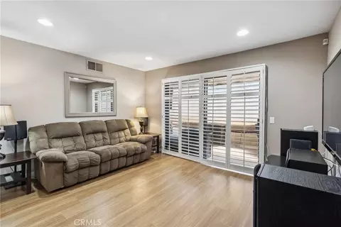 25204 Tanoak Ln, Lake Forest, CA 92630