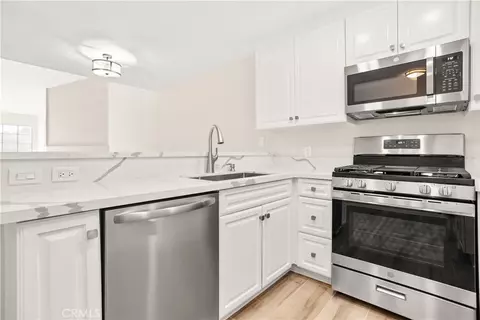 5530 Owensmouth Ave #325, Woodland Hills, CA 91367