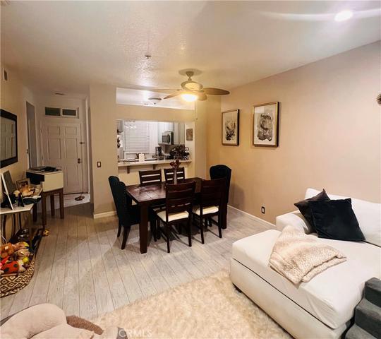 Curated visual reference: Picture Idea: Orange County Ca Condos Townhouses With 8 000 Sqft