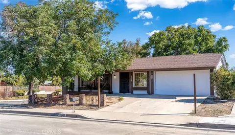 1102 Taylor Ct, Lake Elsinore, CA 92530