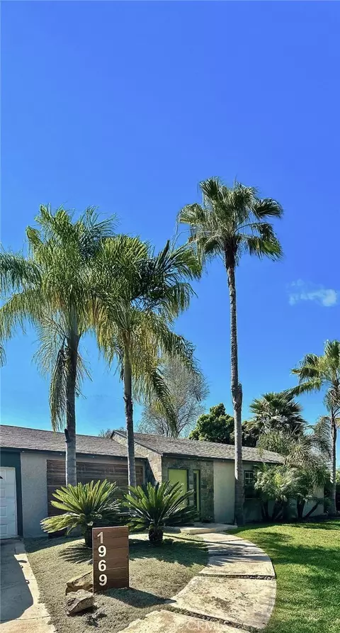 1969 Monrovia Ave, Costa Mesa, CA 92627