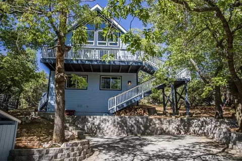 1216 Yosemite Dr, Lake Arrowhead, CA 92352