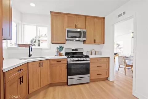 2049 W 115th St, Hawthorne, CA 90250