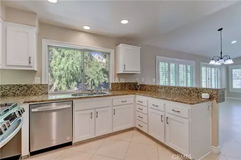 15 Embassy Pl, Lake Forest, CA 92610