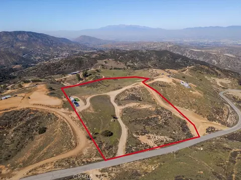 9335 Hollie Dr, Redlands, CA 92373