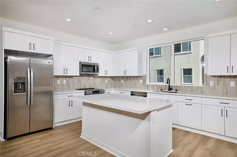 6053 Fairfax Dr, Eastvale, CA 92880