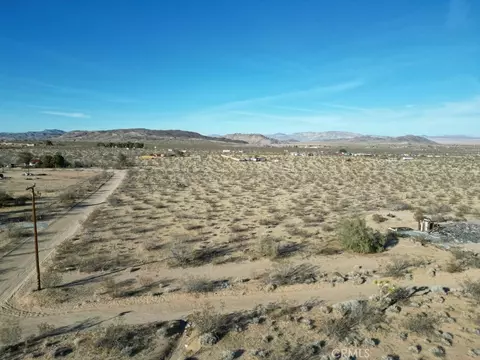 57186 Karol Rd, Landers, CA 92285 photo 4