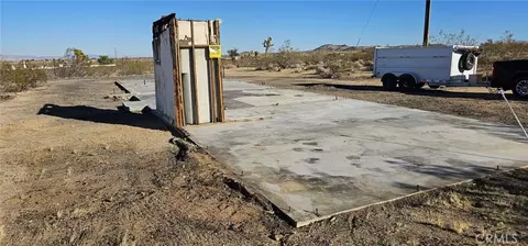 57186 Karol Rd, Landers, CA 92285