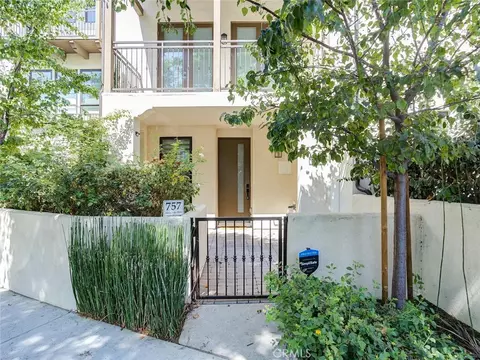 757 Silver Lake Blvd, Los Angeles, CA 90026