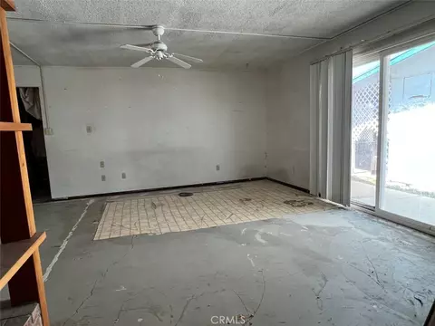 Living - 2674 Chapton Ln, Landers, CA 92285 photo 4 of 6
