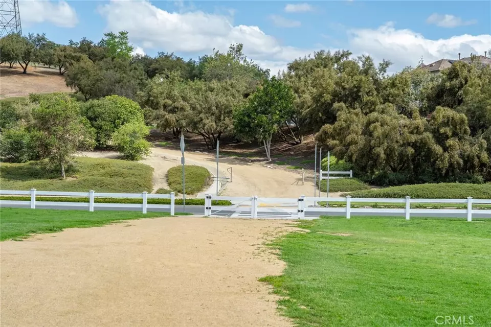 Exterior - 16 Aryshire Ln, Ladera Ranch, CA 92694 photo 10 of 11