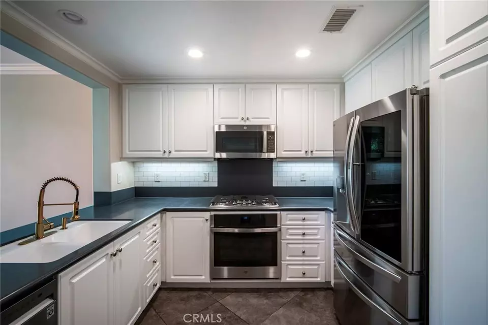 Kitchen - 16 Aryshire Ln, Ladera Ranch, CA 92694 photo 1 of 3