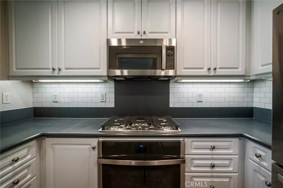 Kitchen - 16 Aryshire Ln, Ladera Ranch, CA 92694 photo 3 of 3