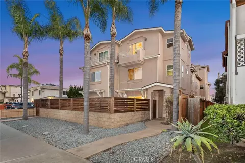 1517 Felspar St, San Diego, CA 92109