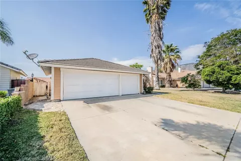 842 Windsong Ln, San Jacinto, CA 92582