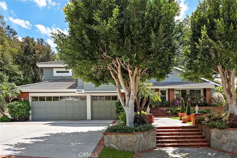 25122 Black Horse Ln, Laguna Hills, CA 92653