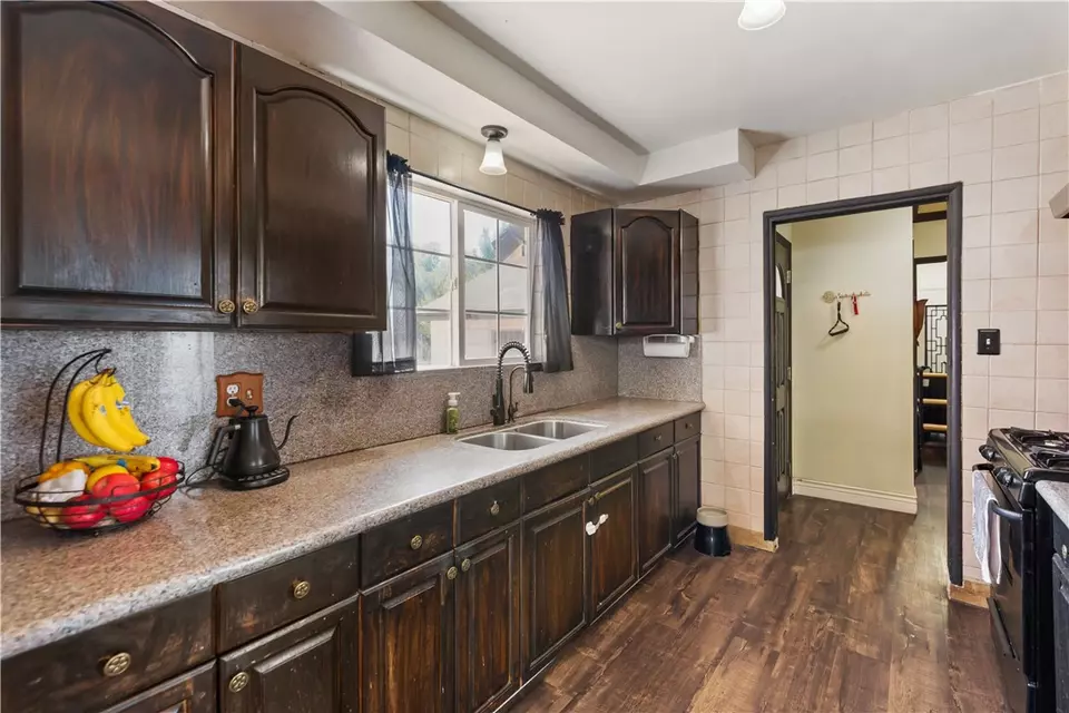 Kitchen - 7045 Varna Ave, North Hollywood, CA 91605 photo 2 of 3