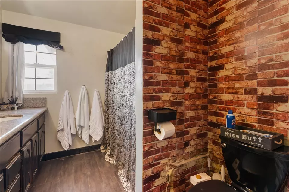 Bath - 7045 Varna Ave, North Hollywood, CA 91605 photo 3 of 3
