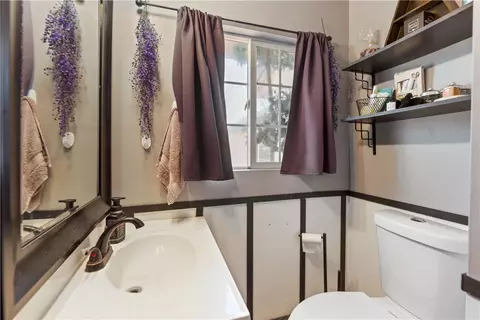 Bath - 7045 Varna Ave, North Hollywood, CA 91605 photo 1 of 3