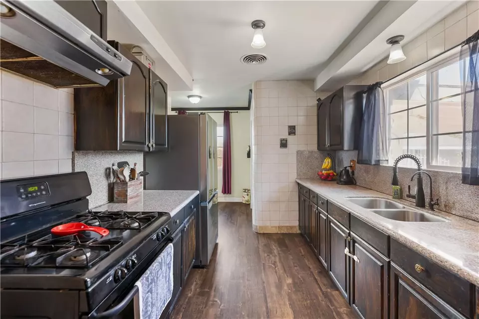 Kitchen - 7045 Varna Ave, North Hollywood, CA 91605 photo 1 of 3