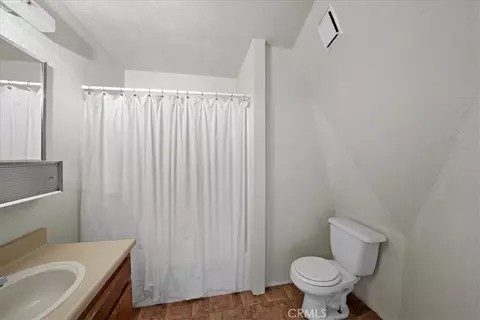 Bath - 10075 Monte Vista Rd, Phelan, CA 92371 photo 1 of 3