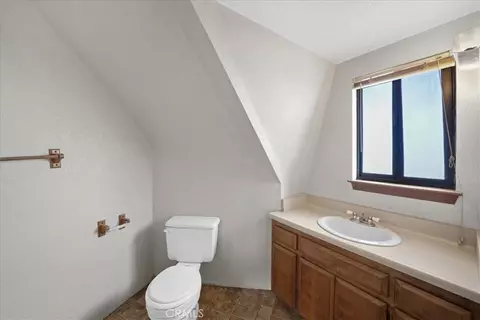 Bath - 10075 Monte Vista Rd, Phelan, CA 92371 photo 2 of 3