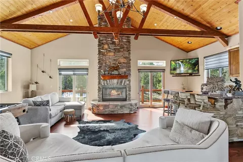 Living - 858 Fox Tower Way, Big Bear Lake, CA 92315 photo 4 of 5
