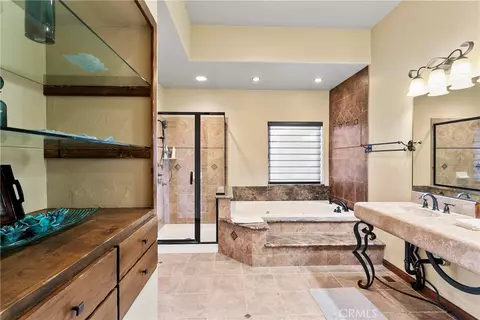 Bath - 858 Fox Tower Way, Big Bear Lake, CA 92315 photo 1 of 4