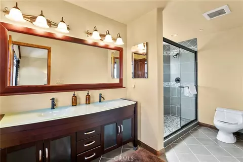 Bath - 858 Fox Tower Way, Big Bear Lake, CA 92315 photo 3 of 4