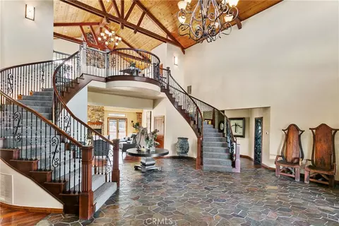 Entry Way - 858 Fox Tower Way, Big Bear Lake, CA 92315 photo 2 of 4