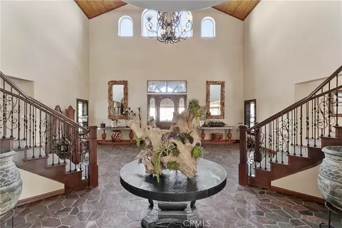 Entry Way - 858 Fox Tower Way, Big Bear Lake, CA 92315 photo 3 of 4