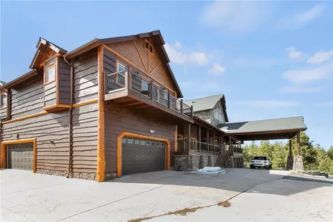 Exterior - 858 Fox Tower Way, Big Bear Lake, CA 92315 photo 16 of 17