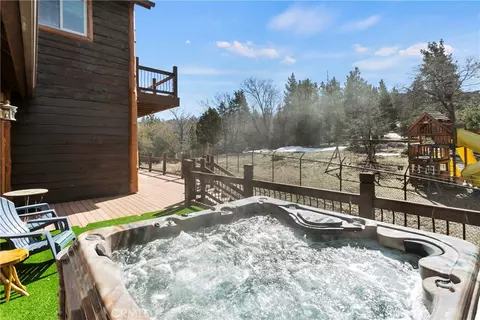 Exterior - 858 Fox Tower Way, Big Bear Lake, CA 92315 photo 15 of 17