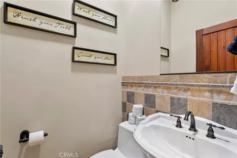 Bath - 858 Fox Tower Way, Big Bear Lake, CA 92315 photo 4 of 4