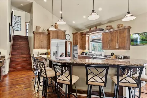 Kitchen - 858 Fox Tower Way, Big Bear Lake, CA 92315 photo 4 of 4