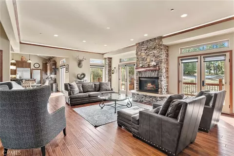 Living - 858 Fox Tower Way, Big Bear Lake, CA 92315 photo 2 of 5