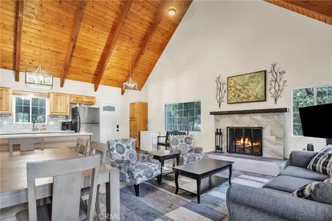 272 Fairway Dr, Lake Arrowhead, CA 92352