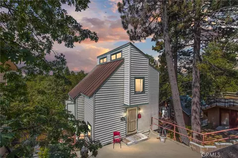 30421 Live Oak Dr, Running Springs, CA 92382